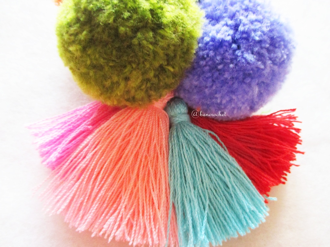 พู่+ปอมปอมแขวนกระเป๋าถักโครเชต์ pompom