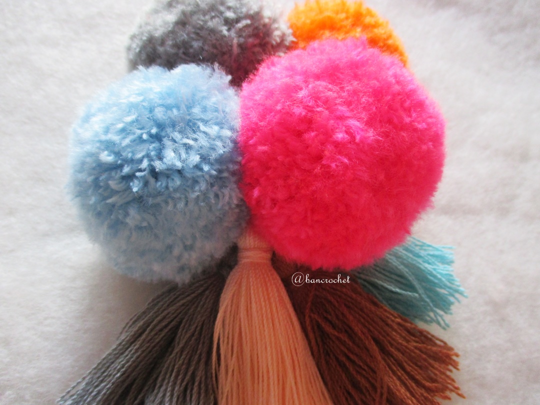 พู่+ปอมปอมแขวนกระเป๋าถักโครเชต์ pompom