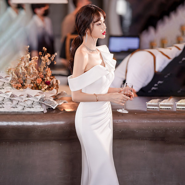 ชุดราตรี ชุดราตรีสวยหรู แบบ ทันสมัย Evening dress