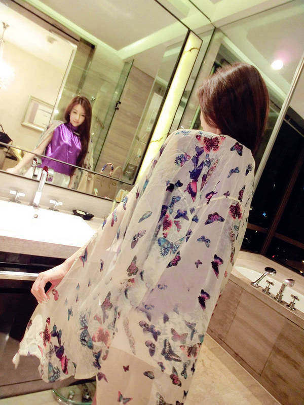 เสื้อคลุมแฟชั่น ผ้าชีฟองลายผีเสื้อ ใส่คลุมเก๋ๆ ใส่สบาย พร้อมส่งจ้า