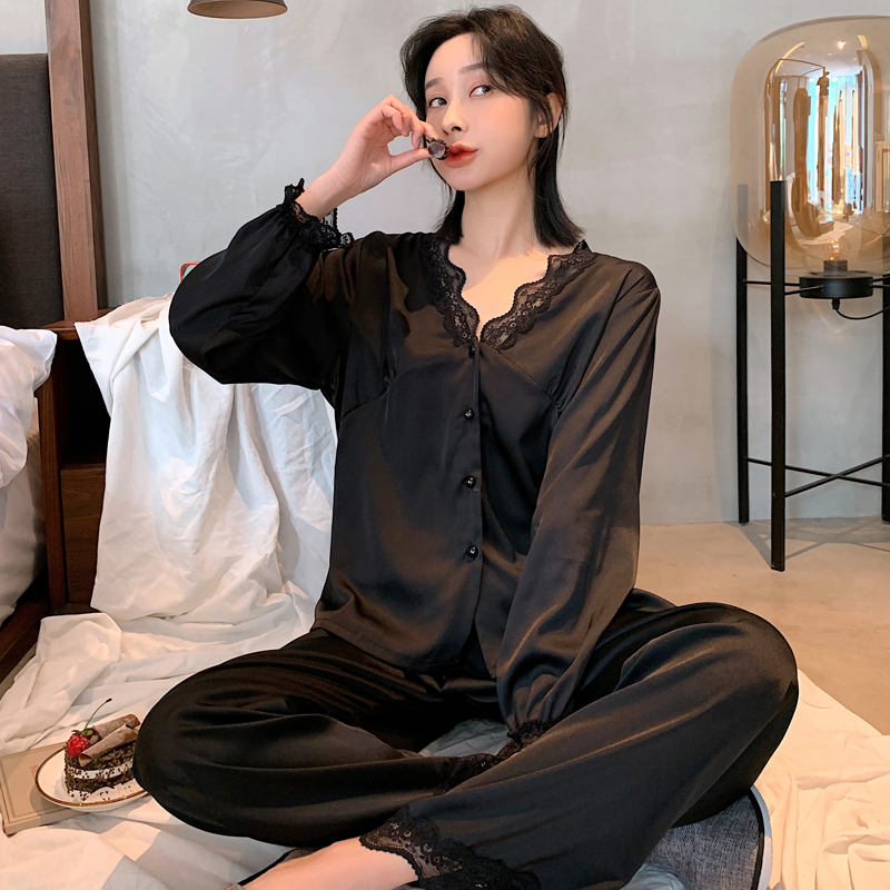 ชุดนอนผู้หญิง