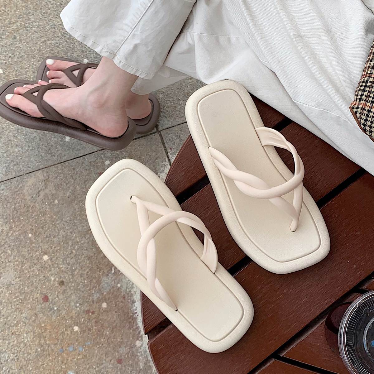รองเท้าแตะผู้หญิง ใส่ในบ้าน By.Thin strips