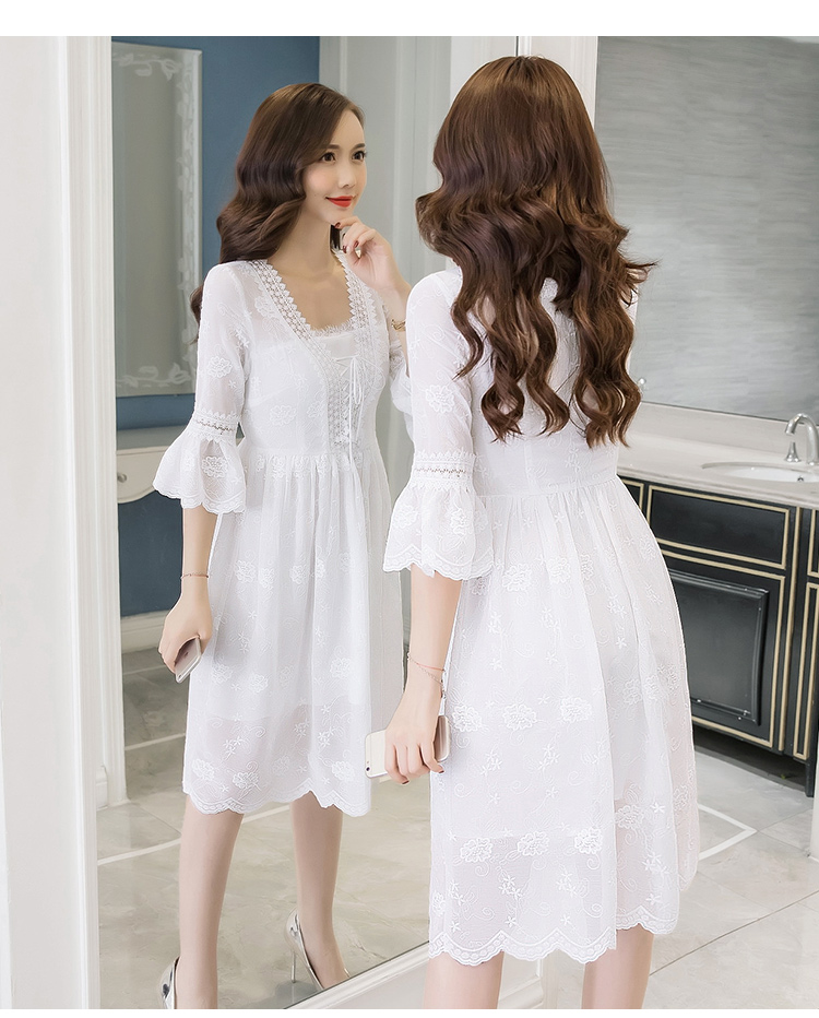 Dress4720 เดรสยาวชีฟองสีขาวปักลูกไม้ลายดอกทั้งตัว คอวีแต่งเชือกผูกไขว้ แขนยาวสี่ส่วนระบายแต่งลูกไม้ ซิปข้าง เอวสม็อคยางยืด ผ้าชีฟองเกรดพรีเมียมเนื้อดีนุ่มน่าใส่ มีซับในอย่างดี งานสวยหรูดีเทลดีงามดูสวยแพง ใส่เที่ยว/ใส่ออกงานได้