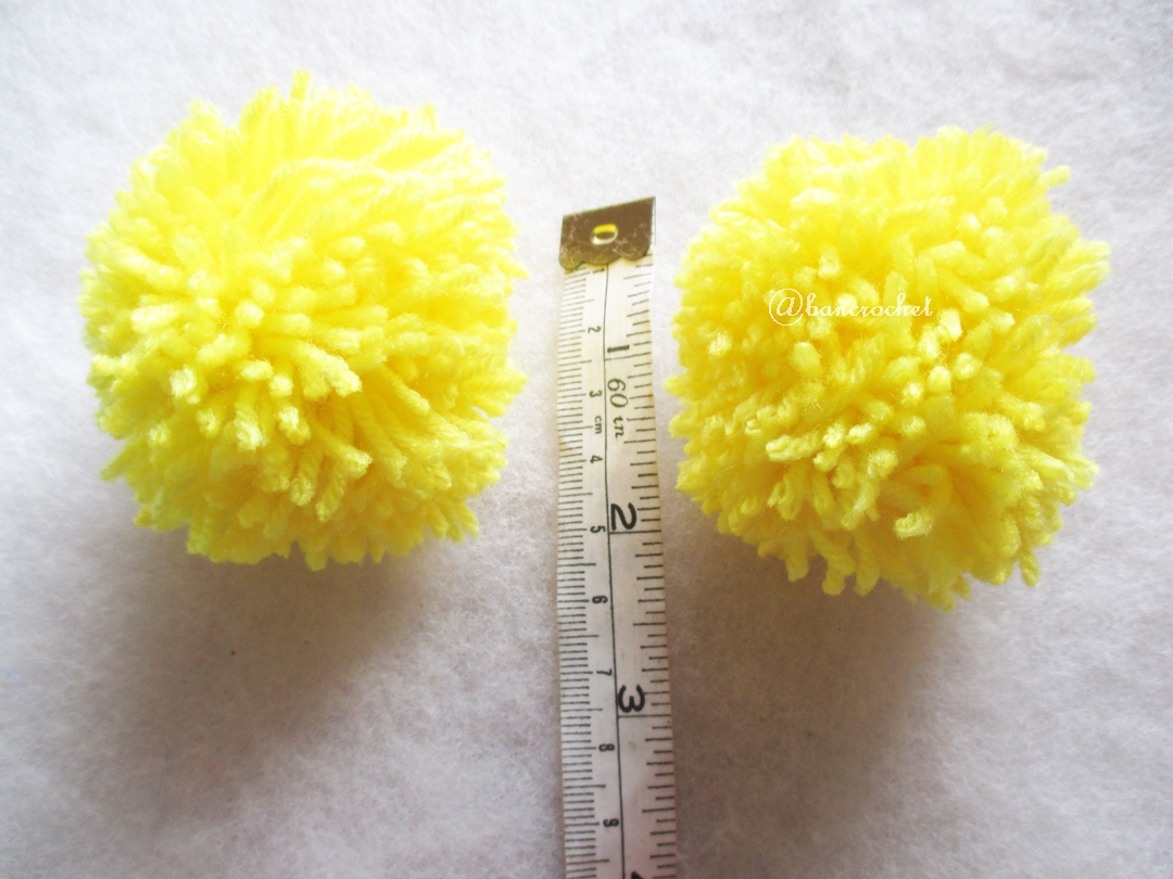 ปอมปอมไหมพรมสีเหลือง ขนาด 2 นิ้ว pompoms crochet