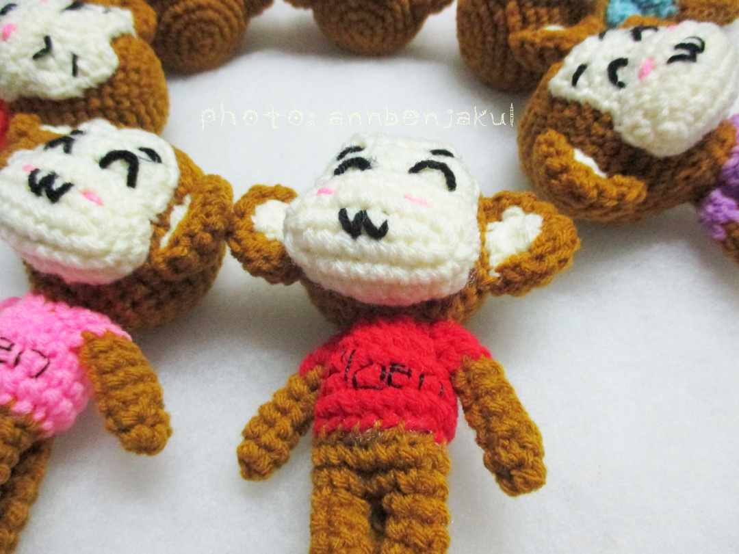 พวงกุญแจลิงเสื้อหลากสี