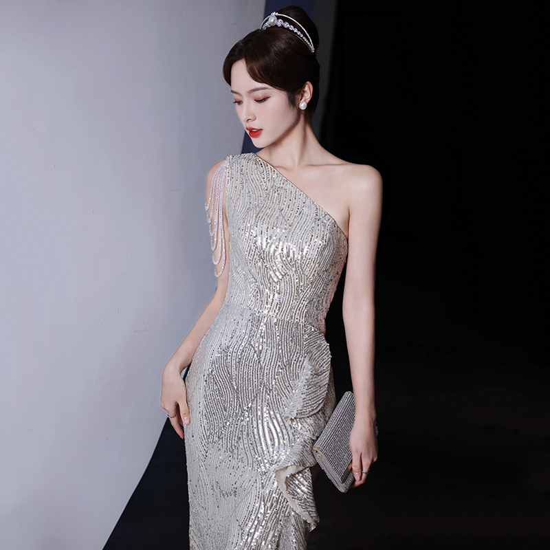 ชุดราตรี ชุดราตรีสวยหรู แบบ ทันสมัย Evening dress