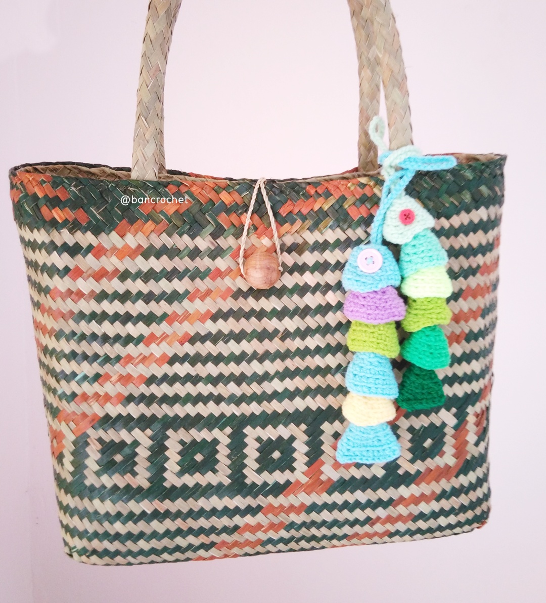 bancrochet กระเป๋ากระจูดสาน ลายเขียว แถมที่แขวนกระเป๋า ขนาด 11*10*4*16 นิ้ว basket weave bags ลายเขียวสลับ 11*10*4*16 นิ้ว