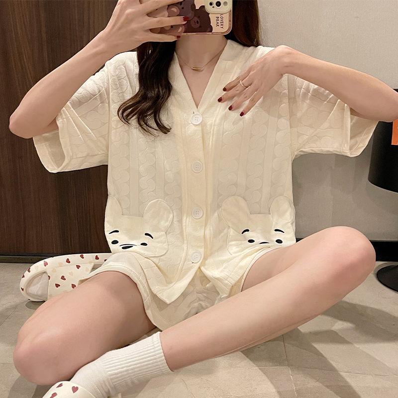 ชุดนอนผู้หญิง