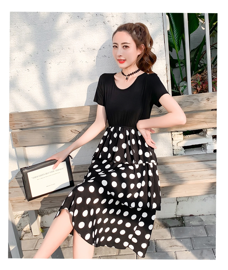 Dress4693 เดรสยาวทรงขนมชั้นไซส์ใหญ่ ด้านบนเป็นผ้าคอตตอนยืดหยุ่นสีพื้นดำตัดต่อกระโปรงเอวยางยืดต่อระบายเป็นชั้นๆ ผ้าไมโครเนื้อดี งานน่ารักใส่เที่ยวชิลด์ๆ หรือวันสบายๆ ก็น่ารักดูดี มีติดตู้ไว้ใส่ได้เรื่อยๆ มี 2 สี ดำ, ขาว
