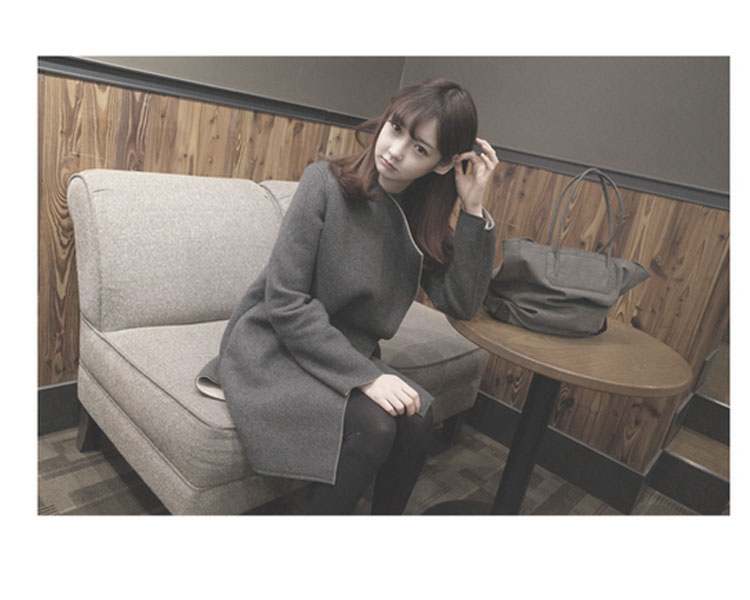 เสื้อโค้ทกันหนาว สีเทาขาว ทรงยาวผ่าข้าง ด้านนออกเป็นผ้าวูลผสมสักกะหลาด ขอบด้านในเป็นผ้าสำลี บุซับในกันลม พร้อมส่งจ้า