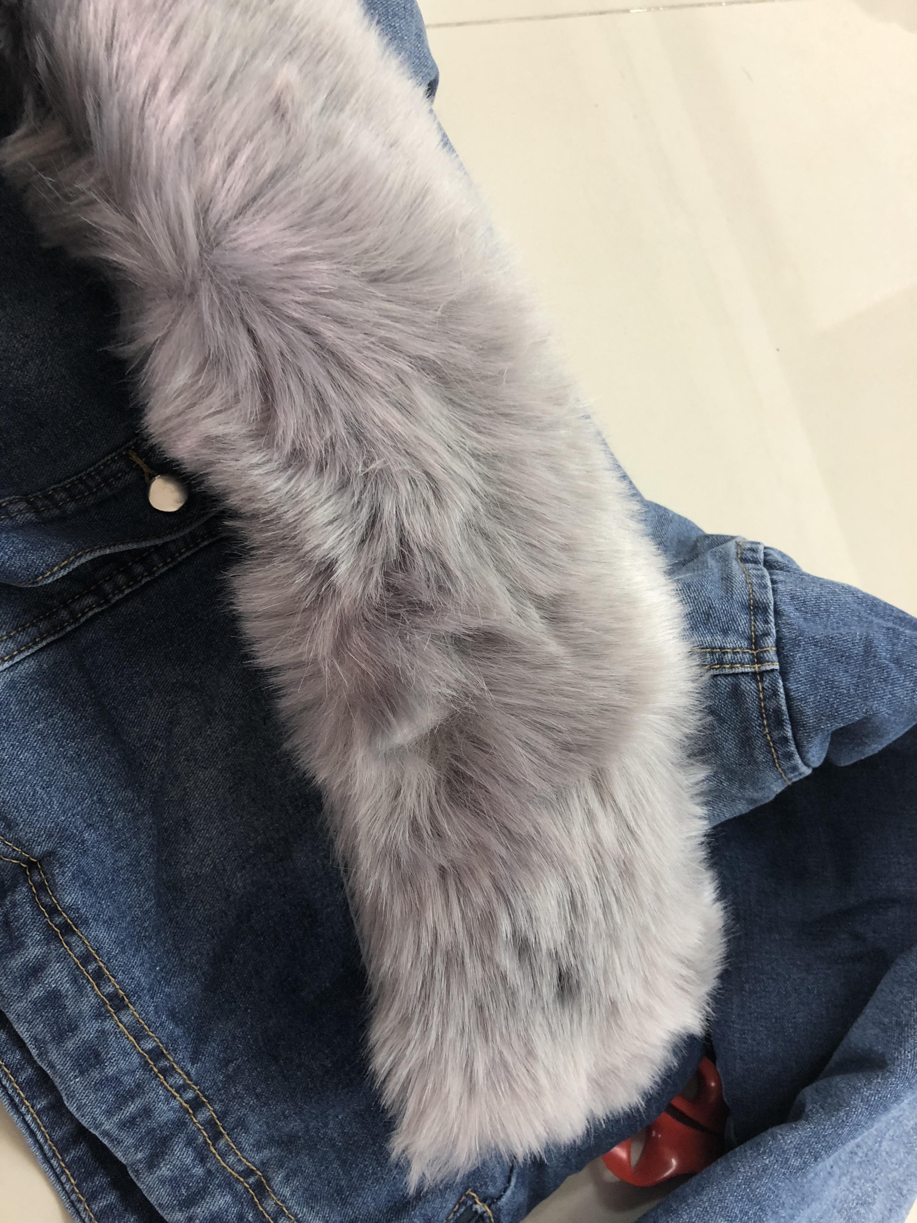 เสื้อกันหนาว ช่วงตัวเป็นผ้ายีนส์ ด้านในบุขนอุ่นมาก พร้อมขนเฟลอฟูนุ่มมาก งานดี การรันตีจ้า same pic