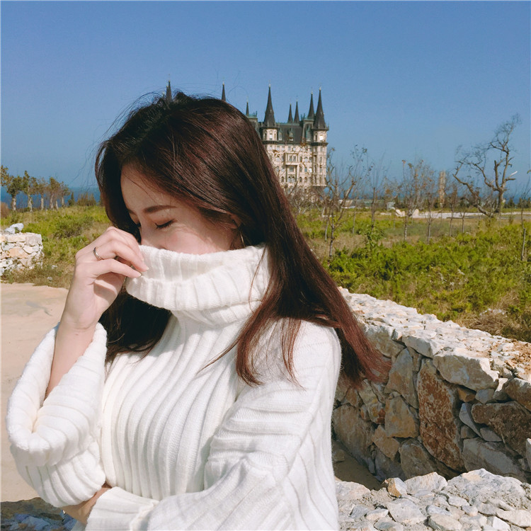 เสื้อไหมพรมตัวโคล่ง Sweater สีขาว คอเต่า ผ้าเนื้อนุ่มอุ่น น่ารักมากจ้า