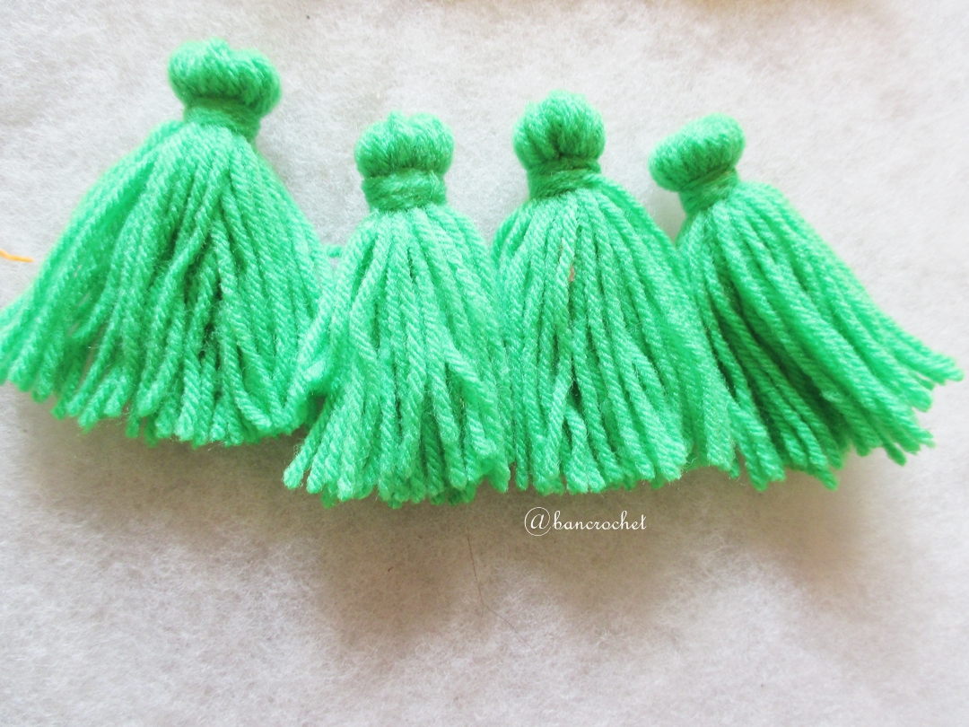 พู่สีเขียวโครเชต์ ไหมพรม 4 ply green tassel crochet acrylic yarn 4 ply