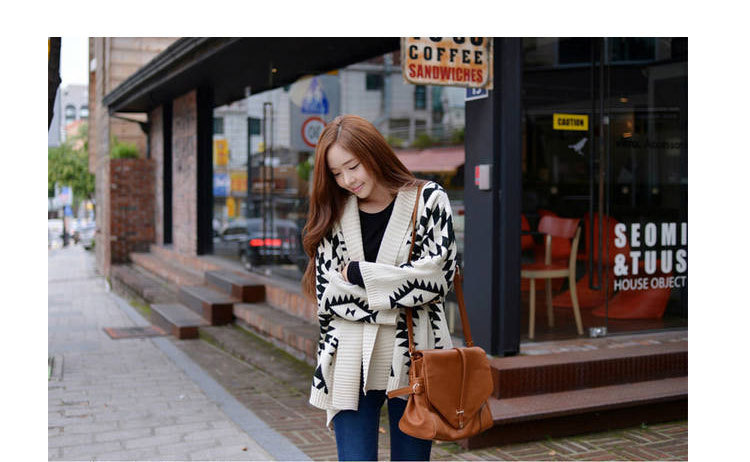 เสื้อกันหนาวไหมพรมถัก ทรงสวย แต่งลายเก๋ ครีม-ดำ ครีม-ดำ ครีม-ดำ