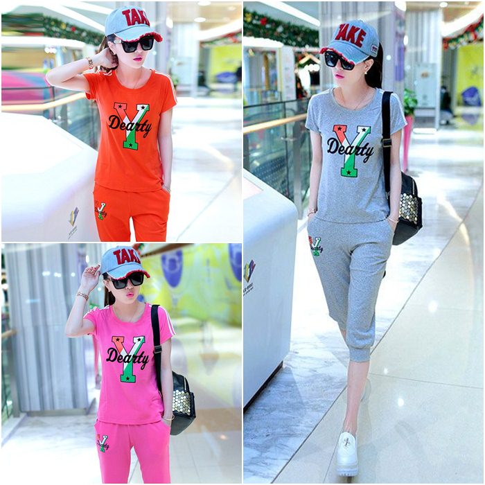 Set_bt1594 ชุดเซ็ท 2 ชิ้นแนวสปอร์ต(เสื้อ+กางเกง) เสื้อคอกลมแขนสั้นสกรีนลาย กางเกงขายาวสี่ส่วนเอวยางยืดมีกระเป๋าข้าง ผ้าคอตตอนเนื้อนุ่มยืดขยายได้เยอะ งานน่ารัก เท่ๆ ผ้าเนื้อดีนุ่มใส่สบาย มี 3 สี ชมพู, ส้ม, เทา