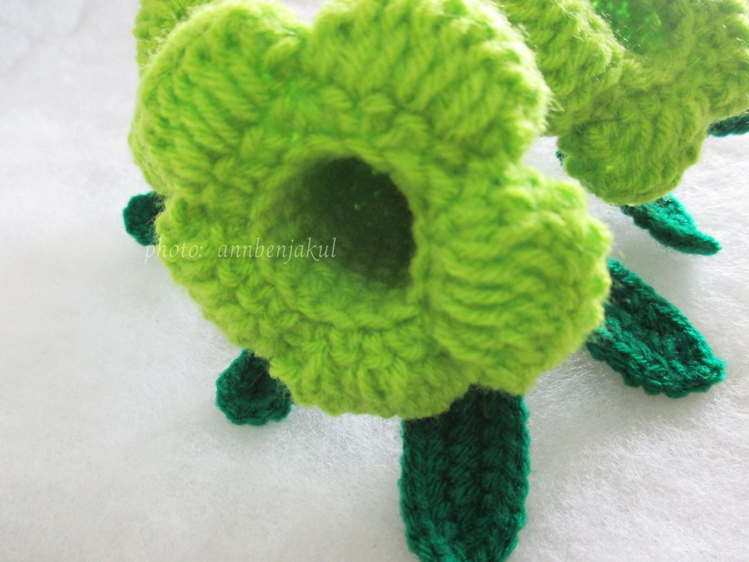 บานบุรีถัก สีเขียว (green color allamanda crochet)