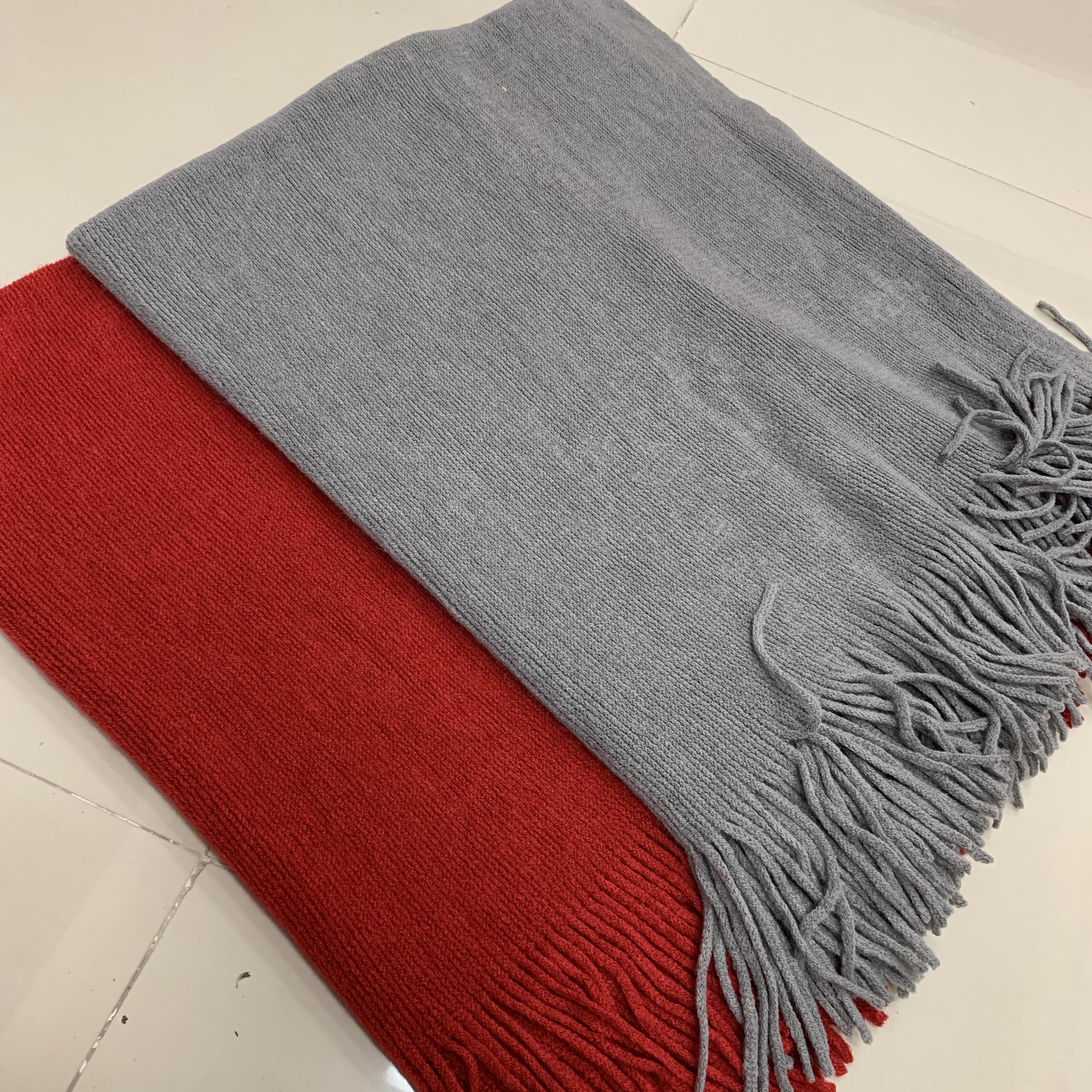 เสื้อคลุมถักไหมเนื้อละเอียดนุ่ม ทรงปีกค้างตาว เก๋ไก๋มากจ้า แดงเข้ม