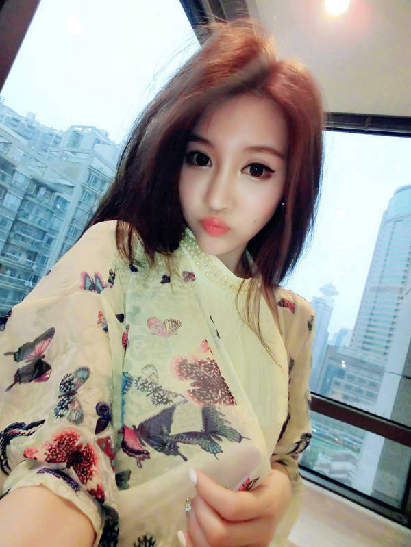 เสื้อคลุมแฟชั่น ผ้าชีฟองลายผีเสื้อ ใส่คลุมเก๋ๆ ใส่สบาย พร้อมส่งจ้า