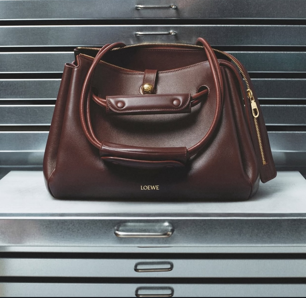 Loewe Brunt Red Calf Small Madrid Bag (ใบเสร็จไทย 1 เดือน ลด 1 แสน)