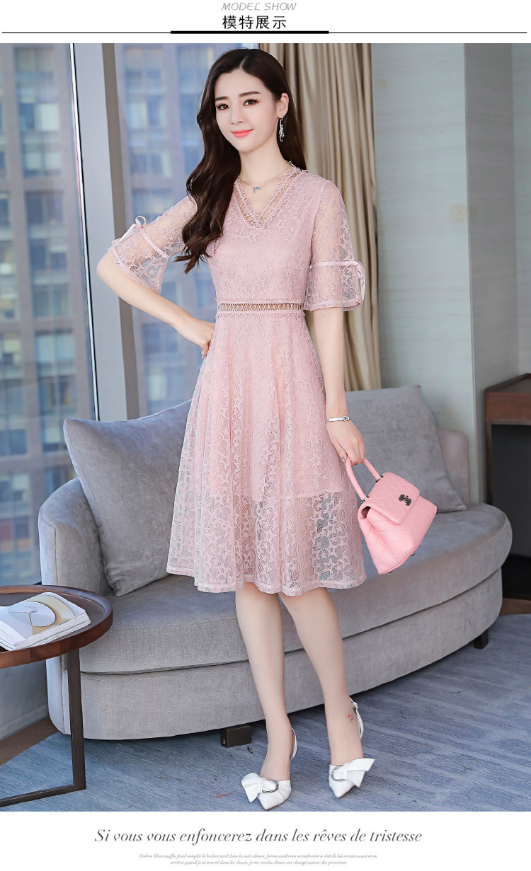Dress4569 เดรสยาวลูกไม้แขนสามส่วนระบายผูกโบว์ คอและช่วงเอวแต่งลูกไม้ฉลุ ซิปหลัง มีซับในอย่างดี ทรงคอวีใส่แล้วดูผอมเพรียว งานดีทรงดีสวยหวานละมุน ใส่ทำงาน/ใส่ออกงานได้ มี 2 สี ฟ้า, ชมพู