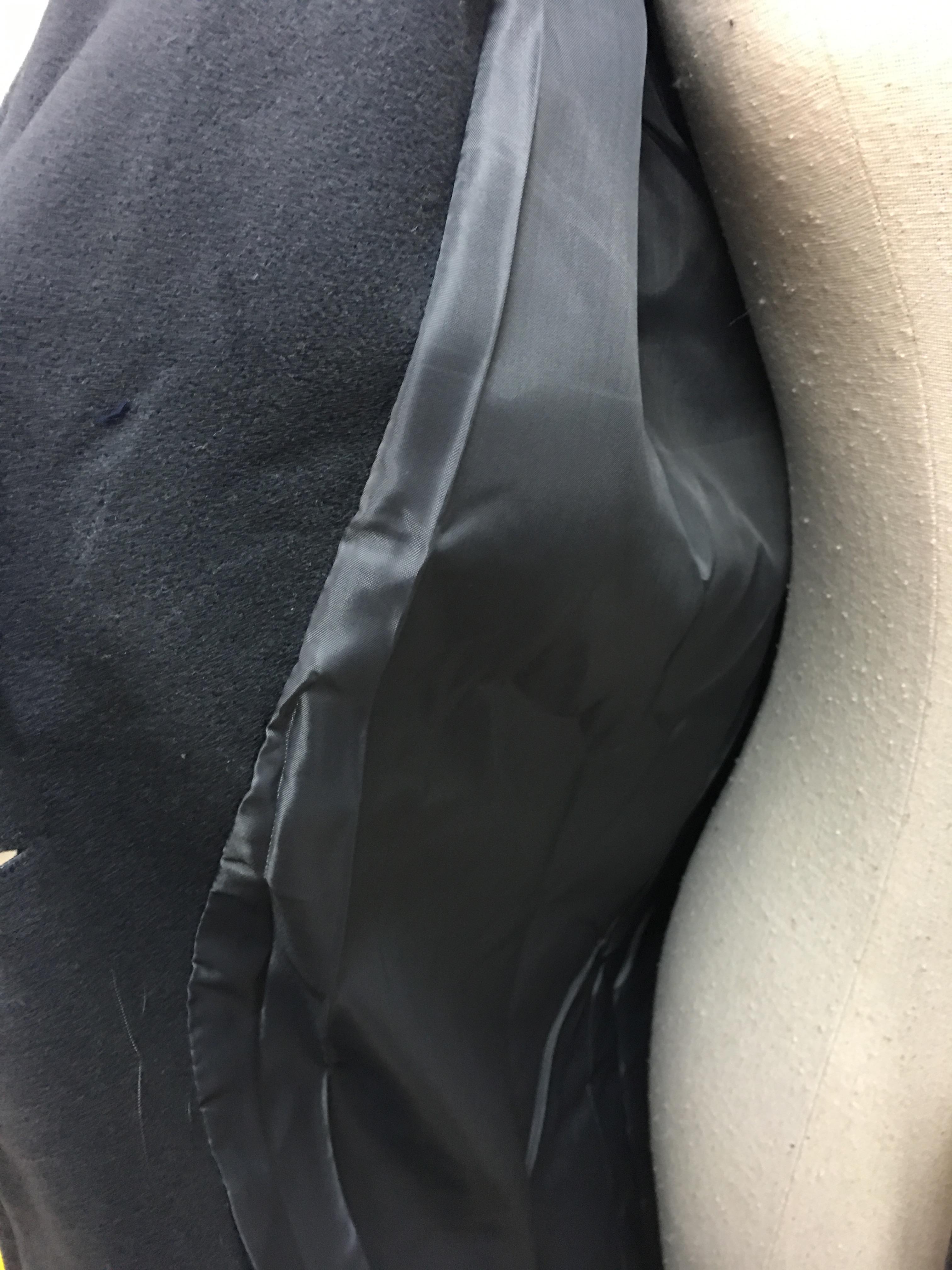 เสื้อโค้ททรงสวย แบบผู้ดี ผ้าวูลผสม เนื้อไม่หนา ทรงแข็ง บุซับในกันลม จะใส่คลุม หรือใส่เป็นเสื้อโค้ทปกติก็เก๋ค่า งานโอเคเลยน้ารุ่นนี้ พร้อมส่งจ้า สีน้ำตาล,สีเทา