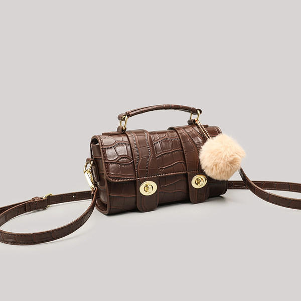 กระเป๋าสะพายข้างผู้หญิง กระเป๋าสะพายสไตล์เกาหลี By Japanese フェンディ authentic bag