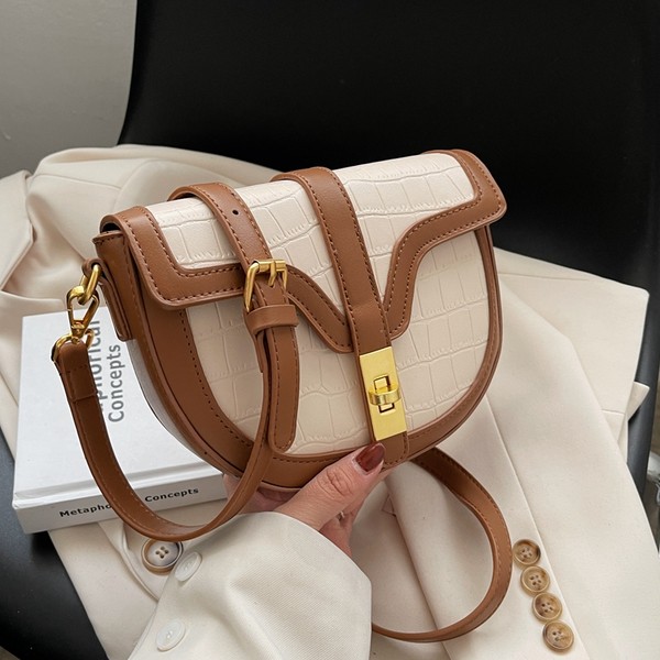 กระเป๋าสะพายข้างผู้หญิง กระเป๋าสะพายข้างใบเล็ก By Cocoa bags