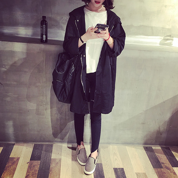 เสื้อคลุมสไตล์เกาหลี สีดำ ทรงสวย ผ้าร่มเนื้อเรียบ ไม่หนา ใส่คลุมกำลังดี เท่ๆ พร้อมส่งเลยจ้า ดำ