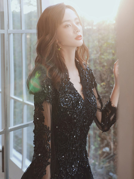 ชุดราตรี ชุดราตรีสวยหรู แบบ ทันสมัย Evening dress
