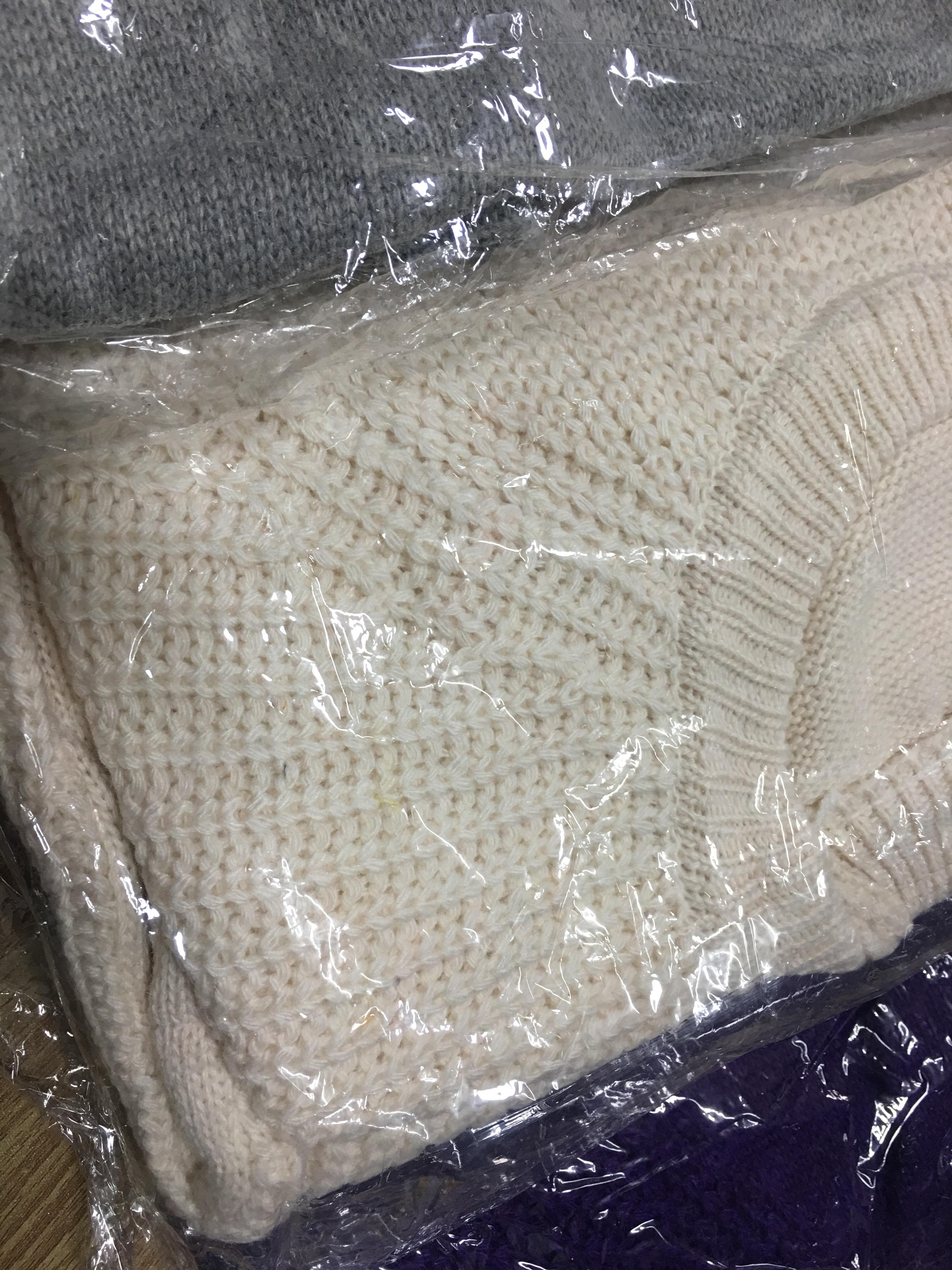 ยาว 26 นิ้ว Sweater เสื้อไหมพรมถักตัวยาว สีครีม ใส่ตัวเดี๋ยวได้เลยเก๋ๆ ยืดได้เยอะ ครีม