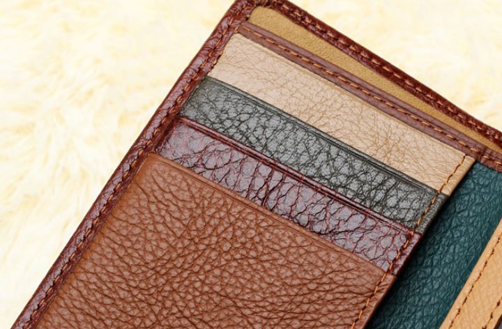 กระเป๋าสตางค์ผู้หญิง ใบสั้น กระเป๋าสตางค์ หนังแท้ ดีไซน์ ลาย คลาสสิค เย็บหลายสี 2 พับ ช่องเหรียญแยก สีน้ำตาล แต่งลายหนังสลับสี 64115