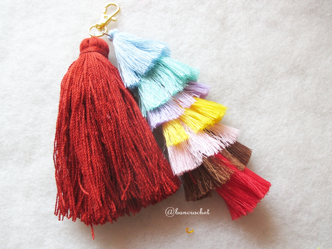 พวงกุญแจพู่เล็กพู่ใหญ่ tassels keychain แดงเข้ม