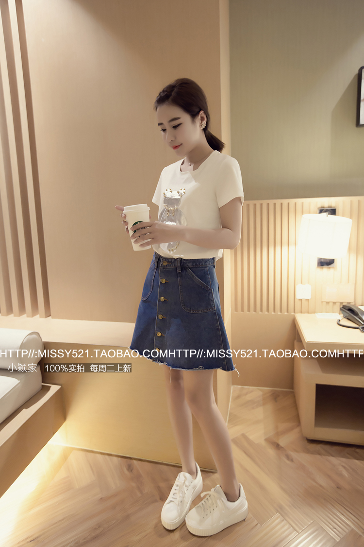 กระโปรงยีนเอวสูง แต่งช่ายขาดสั้นยาว ไม่เทากัน เก๋ๆ สาวที่ชอบสไตล์นี้ อย่าลืมจับจองกันน้า