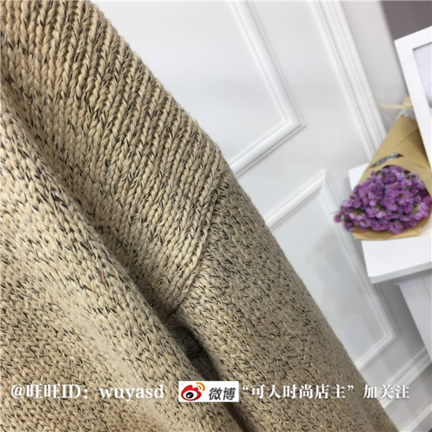 Sweater สีครีม เสื้อไหมพรมถักยาว 27.5 นิ้ว ใส่ตัวเดียวเป็นมินิเดรสได้เลย เก๋ๆ ไหมพรมนุ่มยืดได้เยอะ