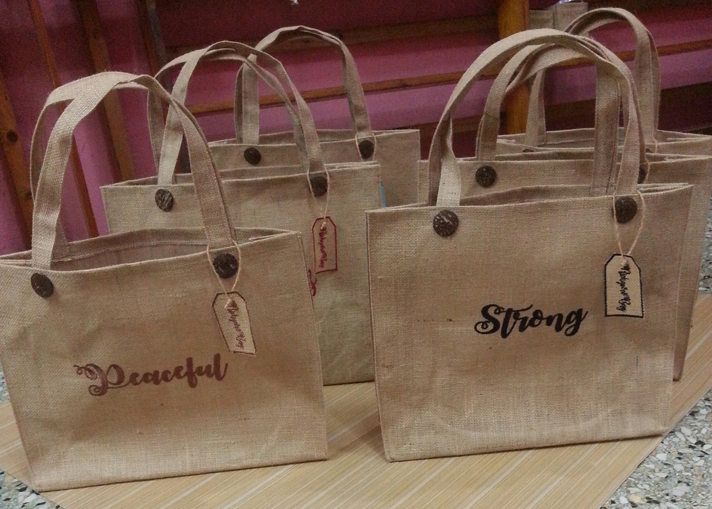 กระเป๋าผ้ากระสอบปักโลโก้...ร้านสบู่ RiccyCoCo....