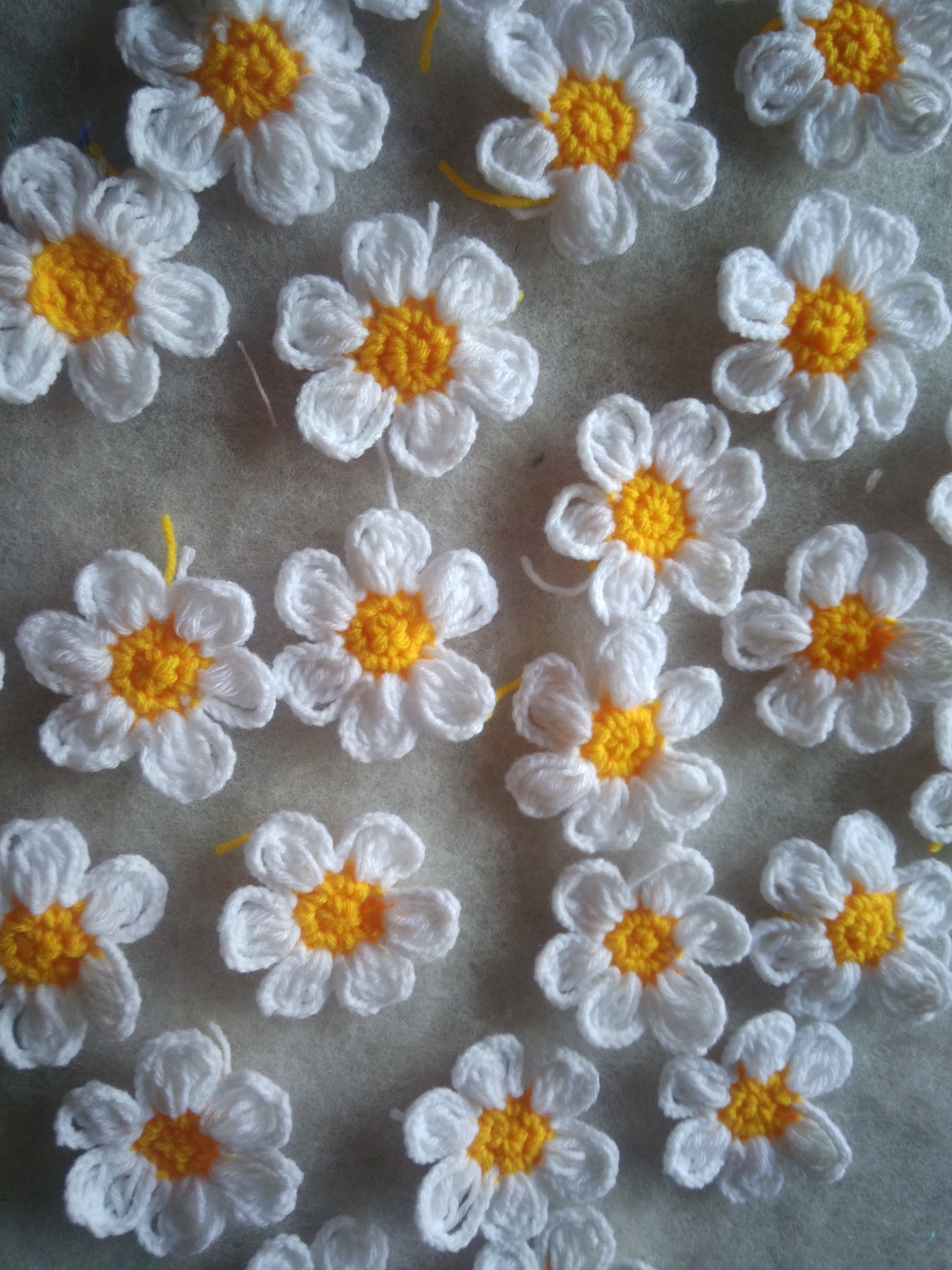 ดอกไม้ถักโครเชต์ crochet flowers สีขาว 2 นิ้ว