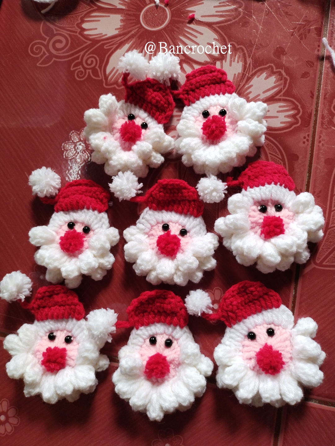 Bancrochet ซานตาครอสถักโครเชต์ Crochet Santa Claus แดง 5*6 cm