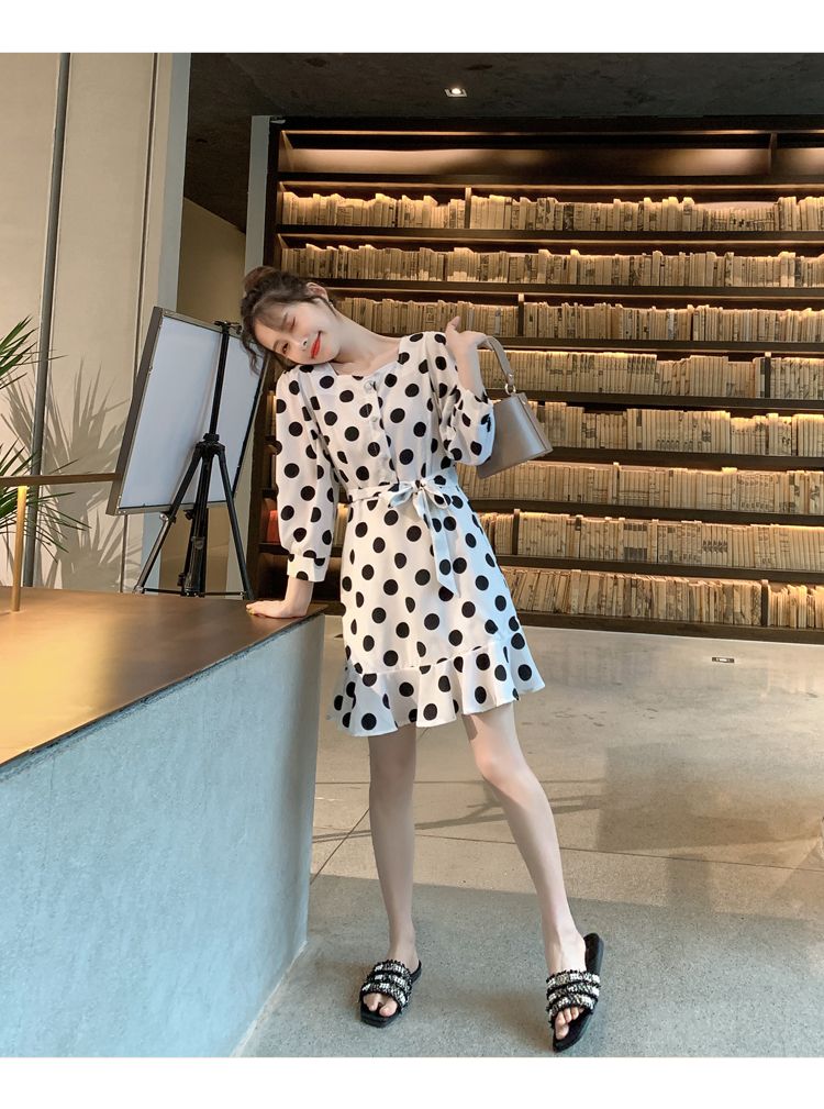 Dress4544 เดรสลายวงกลมทรงเข้ารูปชายระบาย อกแต่งกระดุม แขนยาวสี่ส่วน ซิปข้าง มีผ้าผูกเอว ผ้าไมโครเนื้อดี งานดีทรงดีใส่สวย ใส่ทำงาน ใส่เที่ยว ชุดเดียวจบ มี 2 สี แดง, ขาว