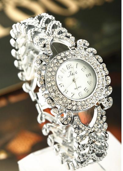 นาฬิกาข้อมือ ผู้หญิง แบบ กำไลข้อมือ นาฬิกา ฝังเพชร CZ คริสตัล สีทอง และ สีเงิน นาฬิกาใส่ออกงาน ฝังเพชร ระยิบระยับ แบบ หรูหรา 322458