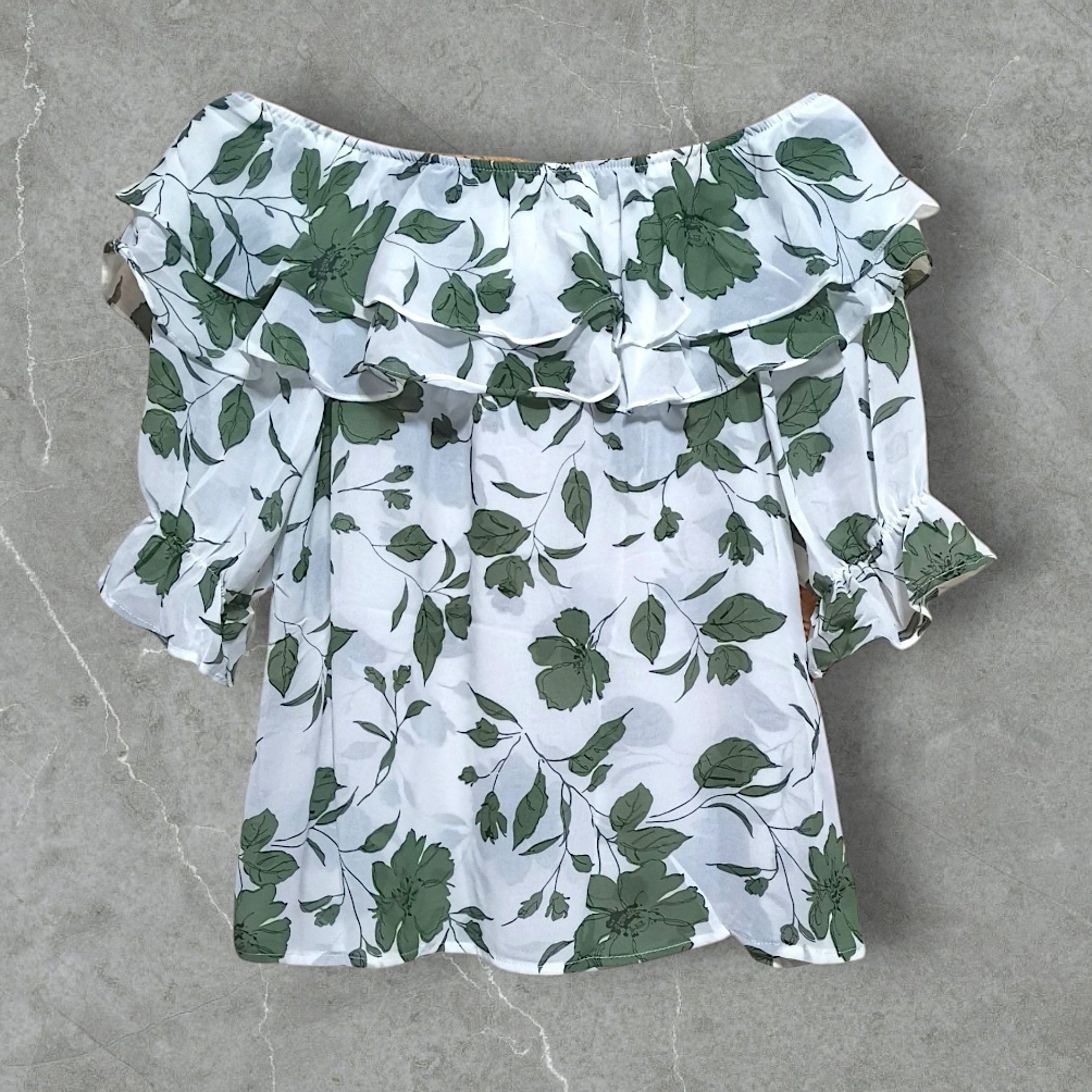 🌷 Blouse3784 เสื้อเปิดไหล่ลายดอกไม้ ดีเทลสม็อครอบบ่าแต่งระบายสุดน่ารัก แขนตุ๊กตาฟูเบาๆ เพิ่มความหวานแบบลูกคุณ