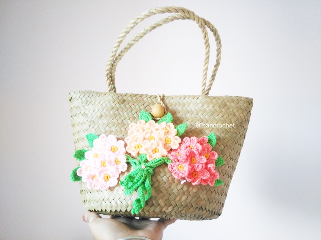 Bancrochet กระเป๋าสานกระจูดประดับดอกไม้ grajood basket weave bags คละสี 7*10*7*12 นิ้ว