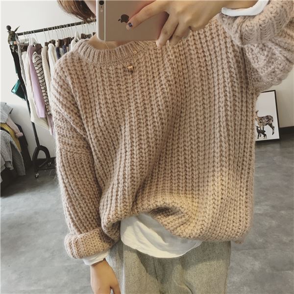 เสื้อไหมพรมตัวโคล่ง สีครีม ไหมพรมยืดได้เยอะ พร้อมส่ง