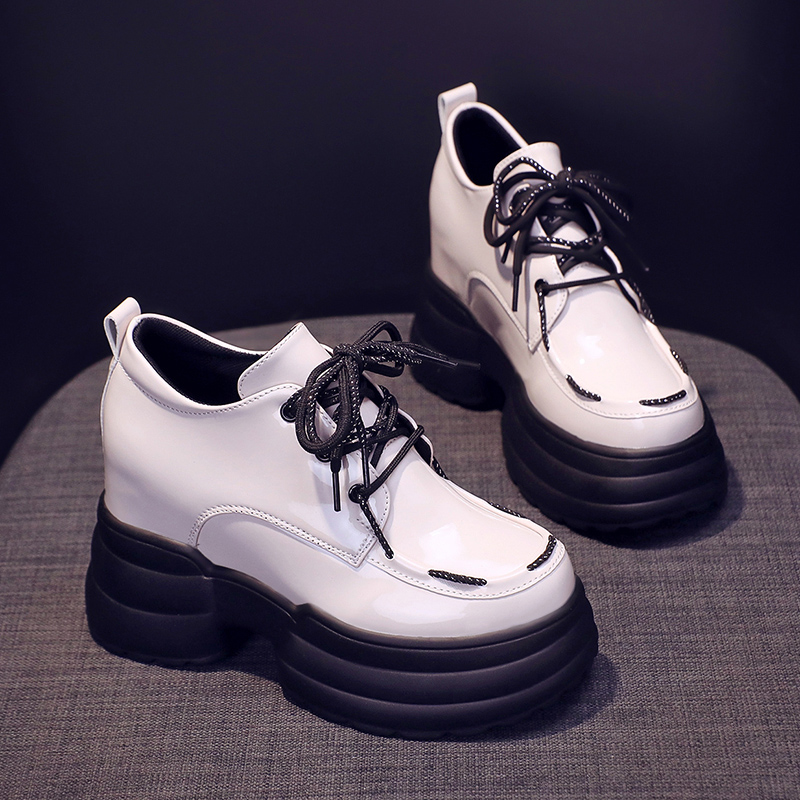 รองเท้าผ้าใบเสริมส้นสูง ไซต์35-39 สนใจทักแชท ฟรีค่าส่ง!