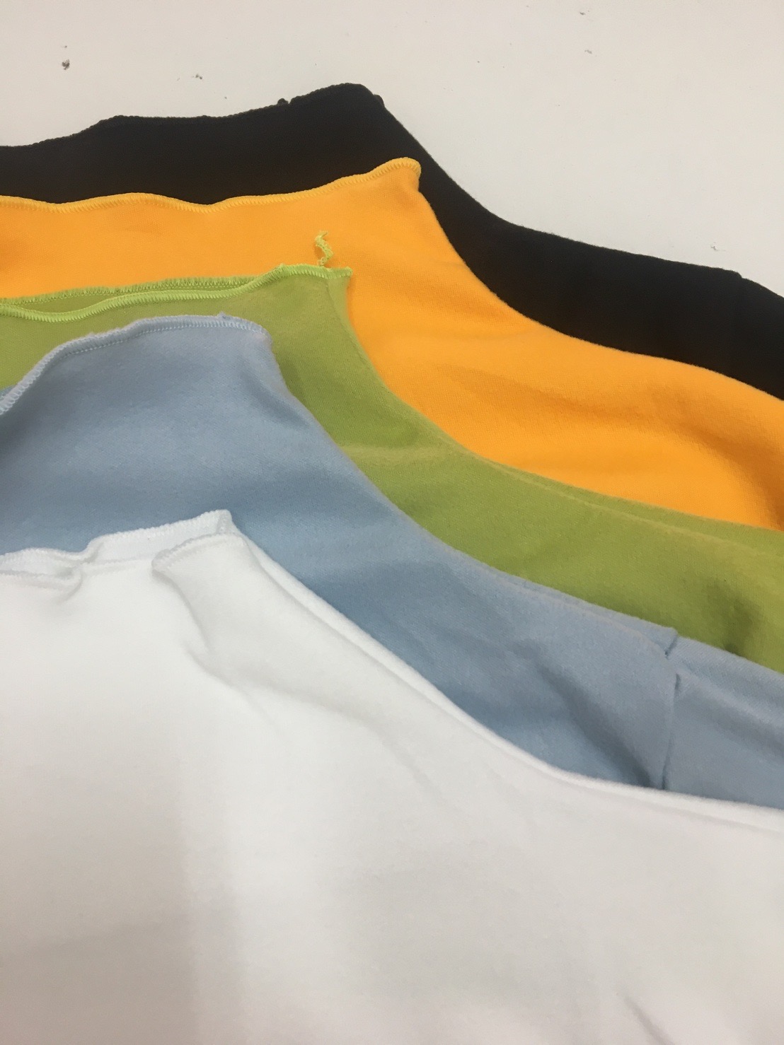 HEATTECH (ฮีทเทค คอเต่าหยัก นุ่ม) เสื้อแขนยาวแต่งปลายแขน/คอ หวานๆ ใช้ใส่เพิ่มความอุ่นด้านใน กันหนาว เนื้อผ้ายืดได้เยอะ เป็นผ้าสำลีนุ่มๆทั้งในและนอก