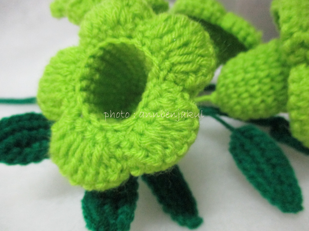 บานบุรีถัก สีเขียว (green color allamanda crochet)
