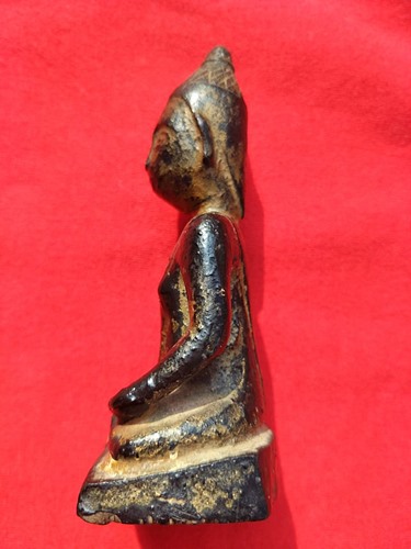 พระพุทธรูปไม้แกะลงรักเก่า