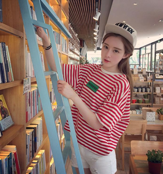 เสื้อแฟชั่นลายขวาง สีแดงขาว (สกรีนสีเขียว) สีแดงขาว (สกรีนสีเขียว)