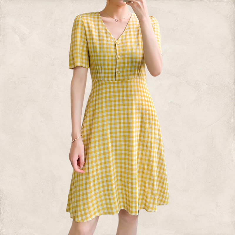 Dress4549 เดรสลายสก็อตคอวีกระดุมหน้าแกะได้ ซิปหลังใส่ง่าย มีผ้าผูกเอว ผ้าคอตตอนลินินเนื้อดีใส่สบาย งานดีทรงดี ทรงนี้น่ารักใส่ได้เรื่อยๆ ใส่ทำงาน/ใส่เที่ยว ชุดเดียวจบ มี 2 สี เหลือง, แดง