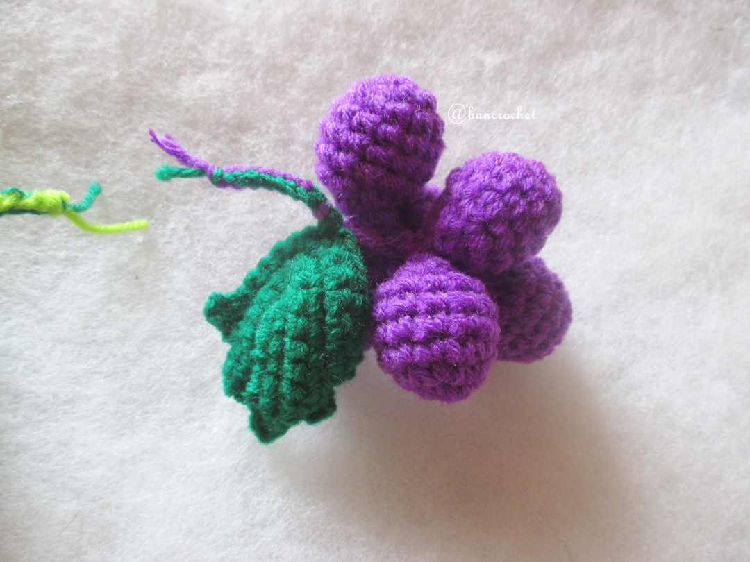 องุ่นม่วงถักโครเชต์ grape fruit crochet