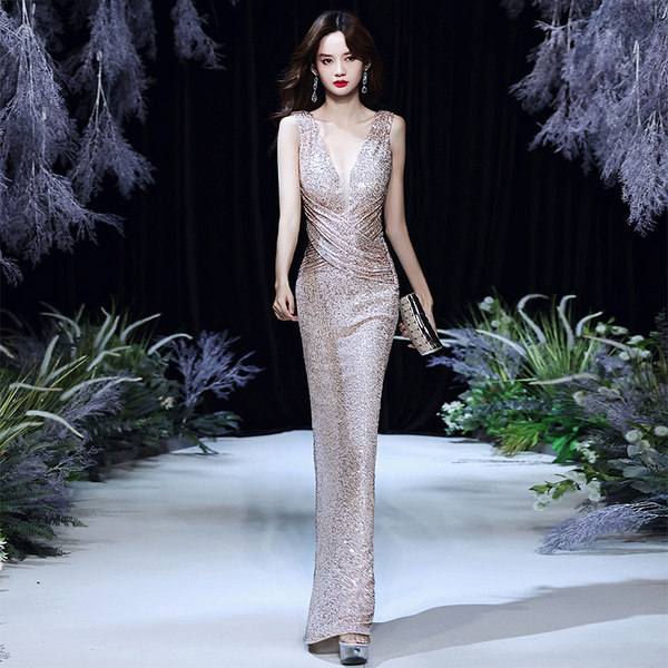 ชุดราตรี ชุดราตรีสวยหรู แบบ ทันสมัย Evening dress